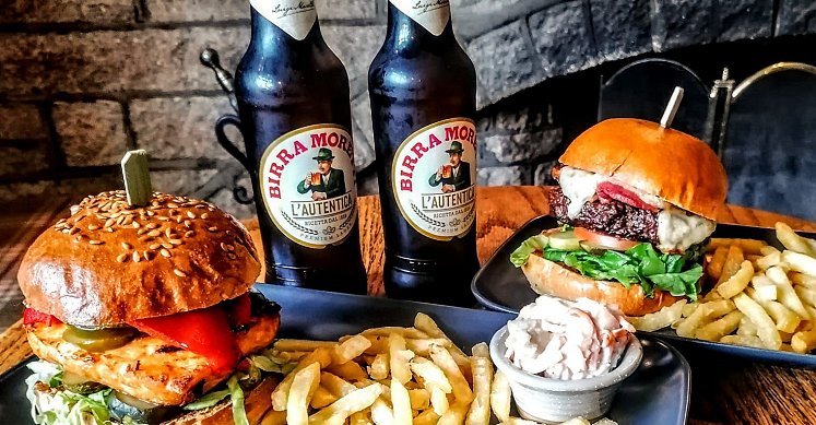 Burgers at The White Horse, Woolstone